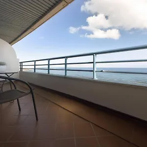Apartamento En Primera Línea De Playa. Seis Plazas., Estepona